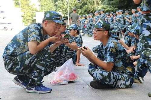 当兵的吃瓜,当兵吃瓜，体验别样军旅风情