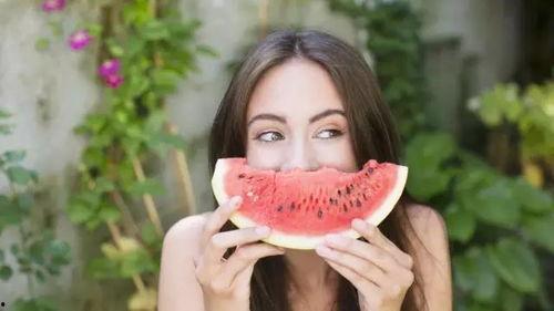 梳头吃瓜看雨,梳头、吃瓜、看雨的惬意日常