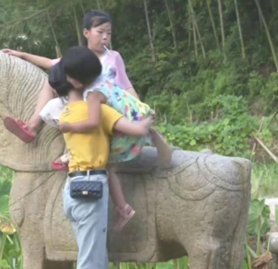 周迅在日常吃瓜,揭秘娱乐圈幕后故事